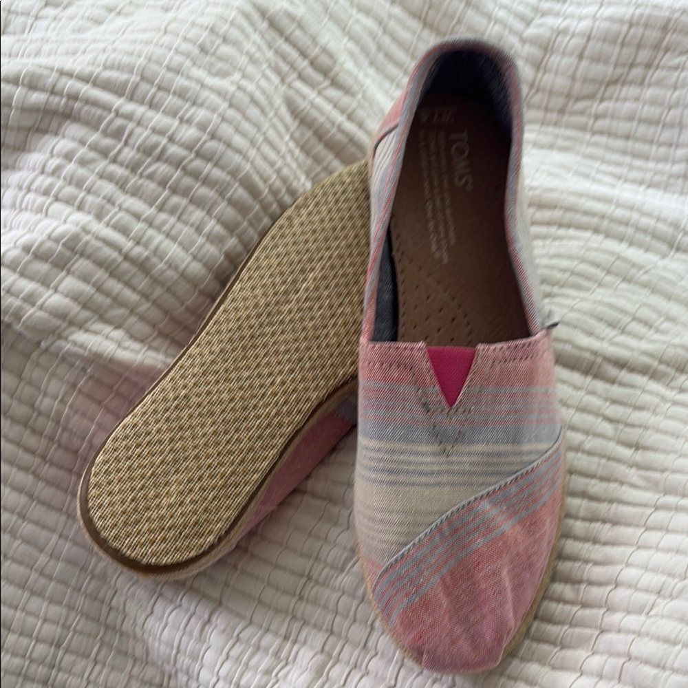 NWOT TOMS Multicolor Striped Slip-Ons